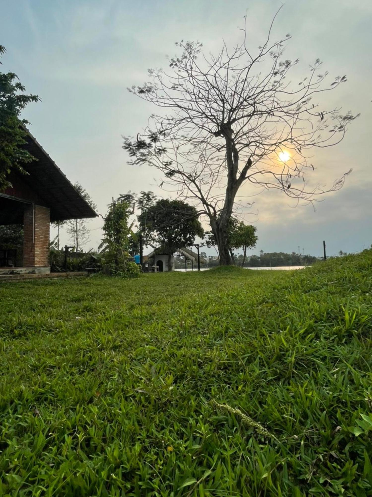 La Y Riverview Hue Esterno foto
